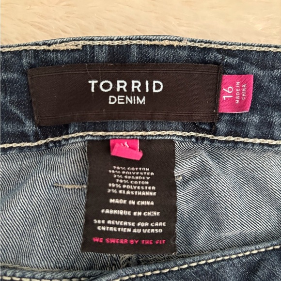 Torrid Relaxed Boot Cut Women's 16 Blue Jeans Stretch Medium Wash - Picture 4 of 9